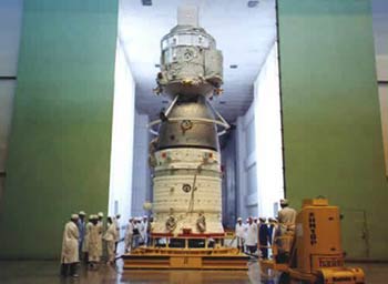 2002年12月神舟四号在酒泉航天发射场发射升空