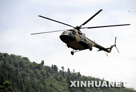 成都军区抗震救灾指挥部全力搜救失事直升机 成都军区抗震救灾指挥部全力搜救失事直升机